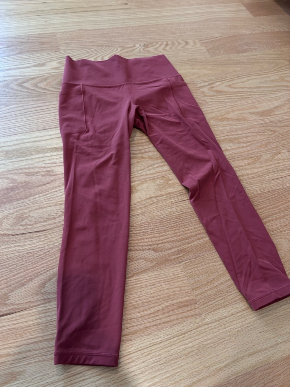 Athleta salutation stash pocket 7/8 legging.
